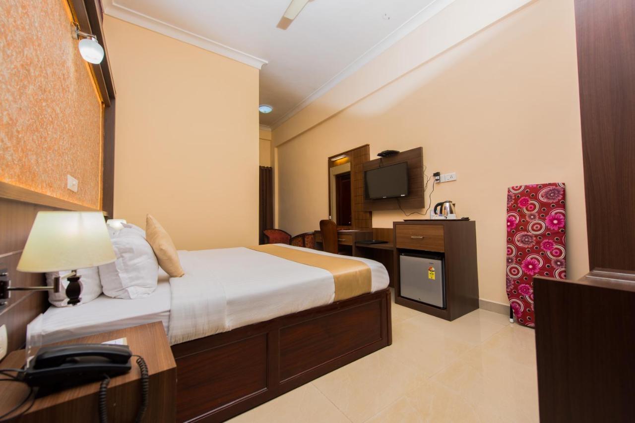 Kallada Golden Hotel Thrissur Exterior foto