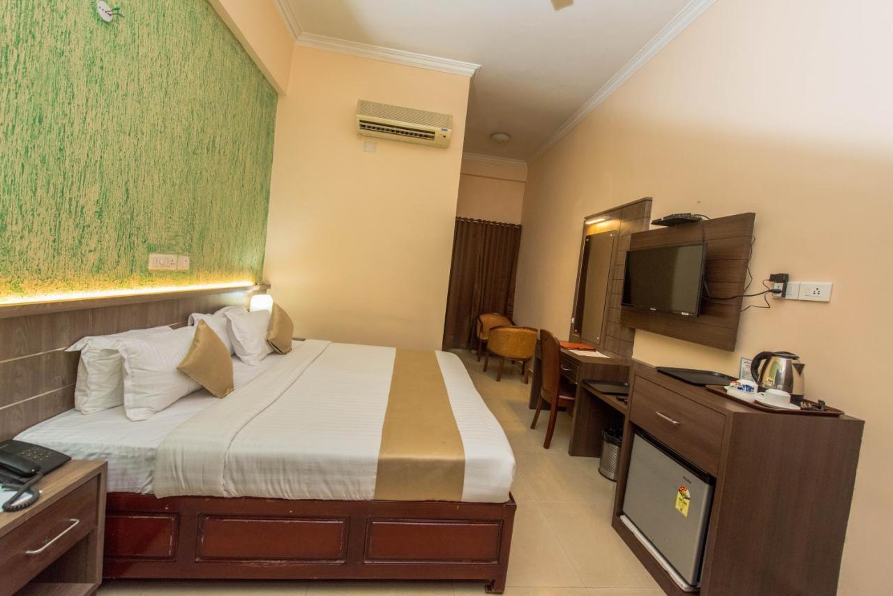 Kallada Golden Hotel Thrissur Exterior foto